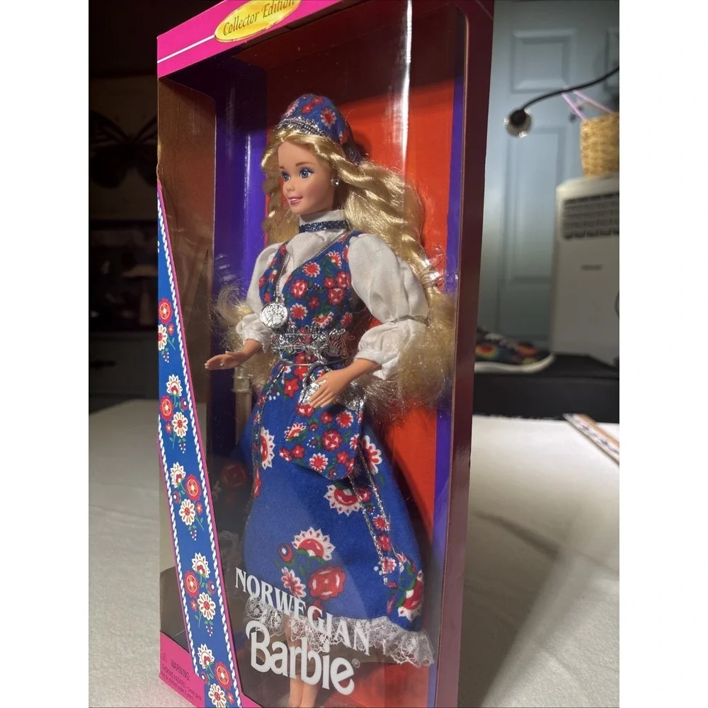 Authentic Brand New Vintage Collector Edition 1995 Norwegian Barbie Mattel#14450